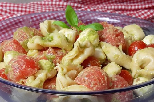 Tortellinisalat mit Melone, Tomate und Mozzarella - der Sommerklassiker