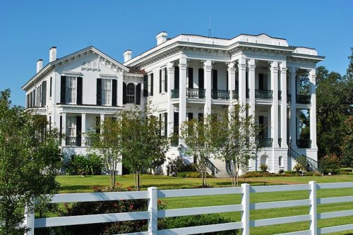 Historic Nottoway Plantation in Louisiana Reduced to Ruins by Devastating Fire