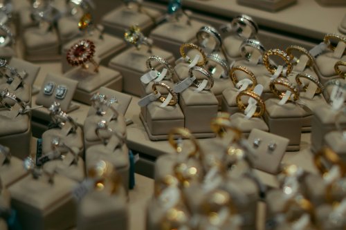 Manhattan Diamond Dealer Indicted for $300K Jewelry Scam and Wage Theft ...