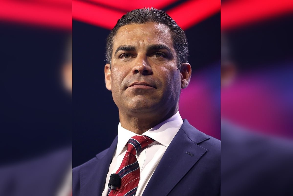 Ex-Miami Mayor Suarez Snags Alpha Wave Power Post Amid Abu Dhabi Cash Surge