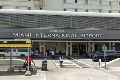 Engine Malfunction Forces American Airlines Flight to Return to Miami International Airport