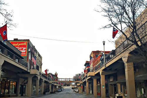 Knoxville Residents Brace for Weather Whiplash: Showers, Thunderstorms, and Sunny Skies on the Horizon