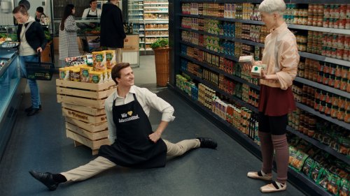 Nachhaltigkeitskampagne von Jung von Matt: Wenn die Ballerina bei Edeka den Ökospagat versucht - HORIZONT