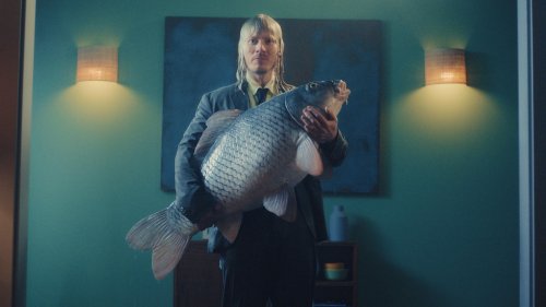 Sprechender Fisch als Star: Das ist das Erstlingswerk von Steve Plesker für O2 - HORIZONT