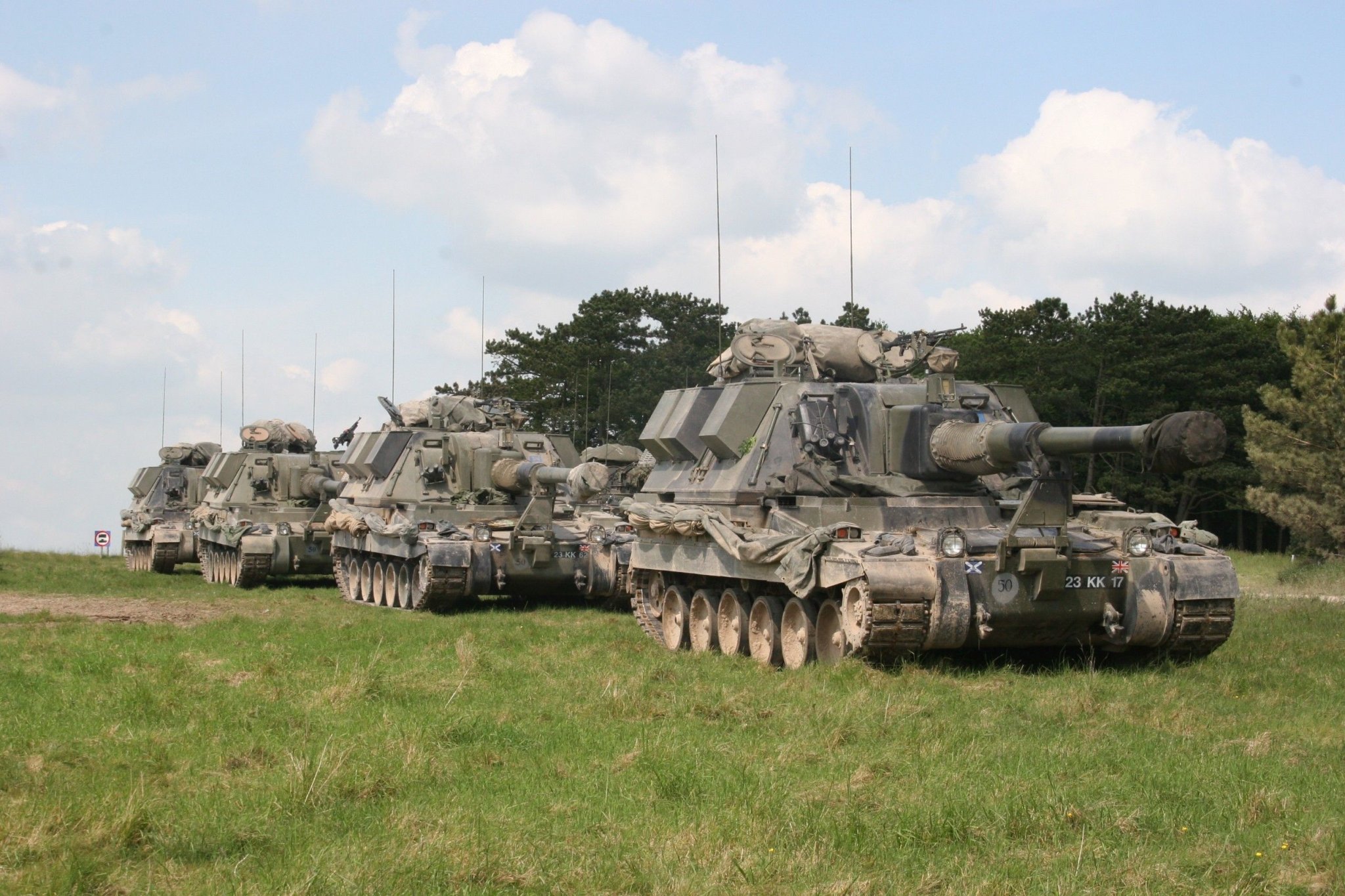 Howitzers And Other Self-Propelled Artillery Anyone Would Mistake For Main Battle Tanks