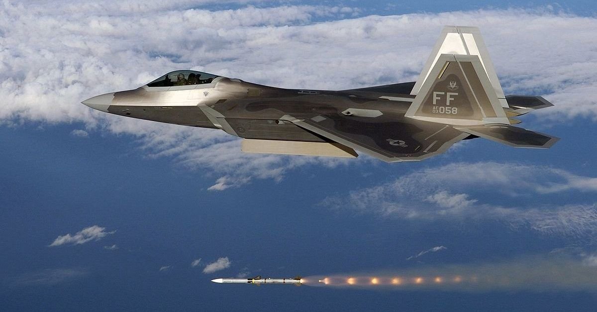 15 Facts You Didn’t Know About The Lockheed Martin F-22 Raptor
