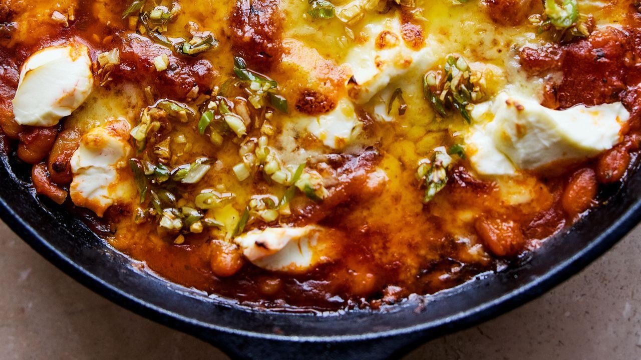 Arabic baked beans with tomato and cheddar