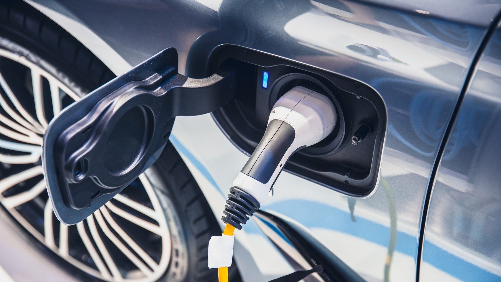 How Much Does It Cost To Charge An Electric Car? - House Digest