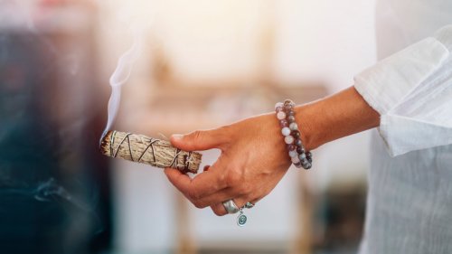 How To Smudge Your Space For Calming, Positive Vibes