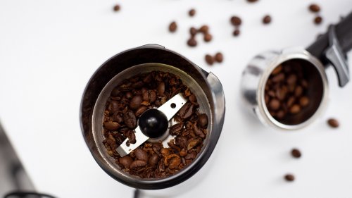 You Probably Didn't Know The Coffee Grinder In Your Home Can Do This - House Digest