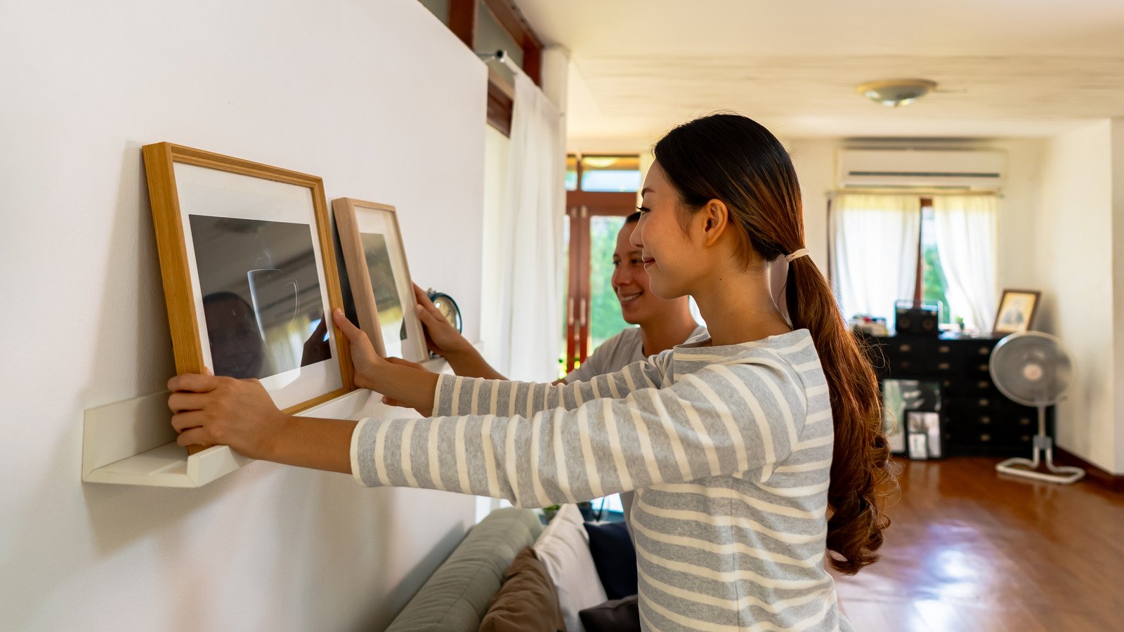 Common Mistakes People Make When Hanging Artwork On Their Walls - House Digest
