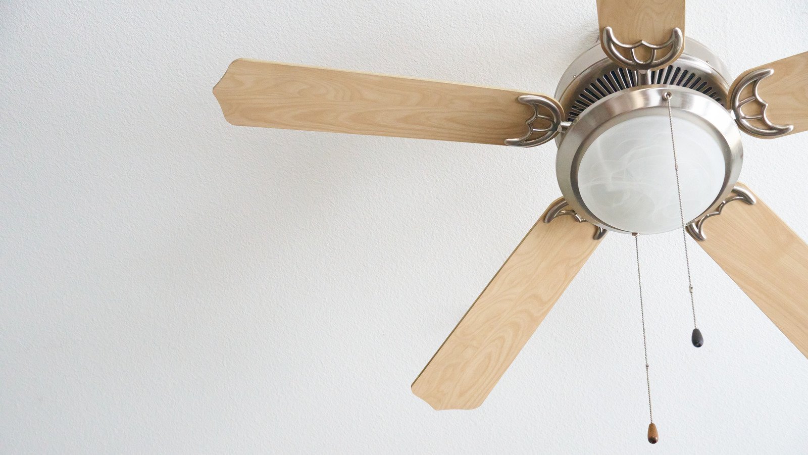 Why You Should Change The Direction Your Ceiling Fan Spins In The Winter - House Digest