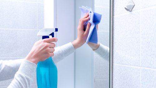 3 Mistakes People Make When Cleaning Their Mirrors