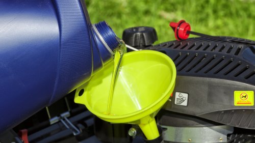 how-to-easily-change-the-oil-in-your-lawn-mower-flipboard