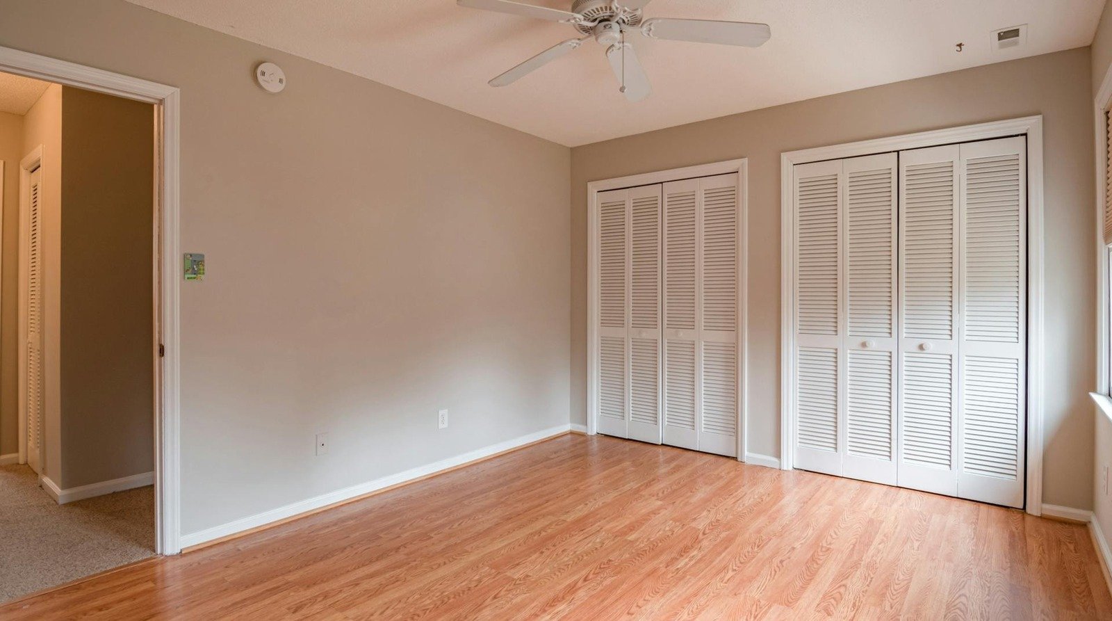 Upgrade Your Boring Bifold Closet Door With This Aesthetic Doorknob Hack