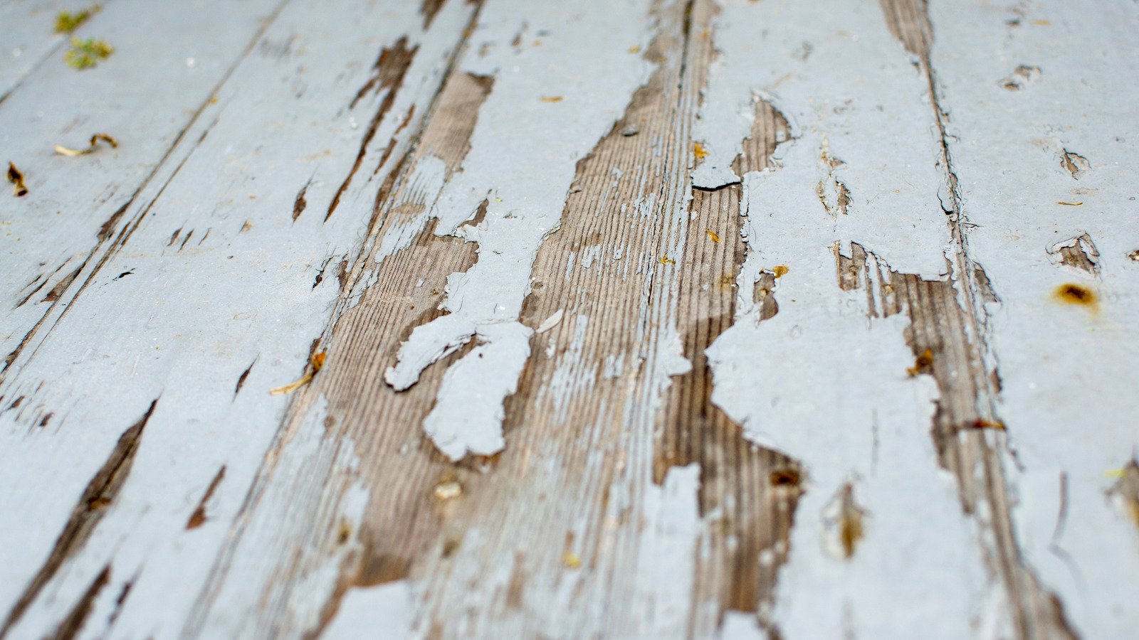 The Best Way To Remove Flaking Deck Stain