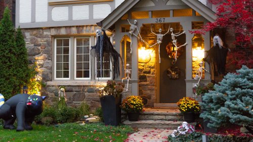 The 5 Best States To Live In If You Love Halloween Décor