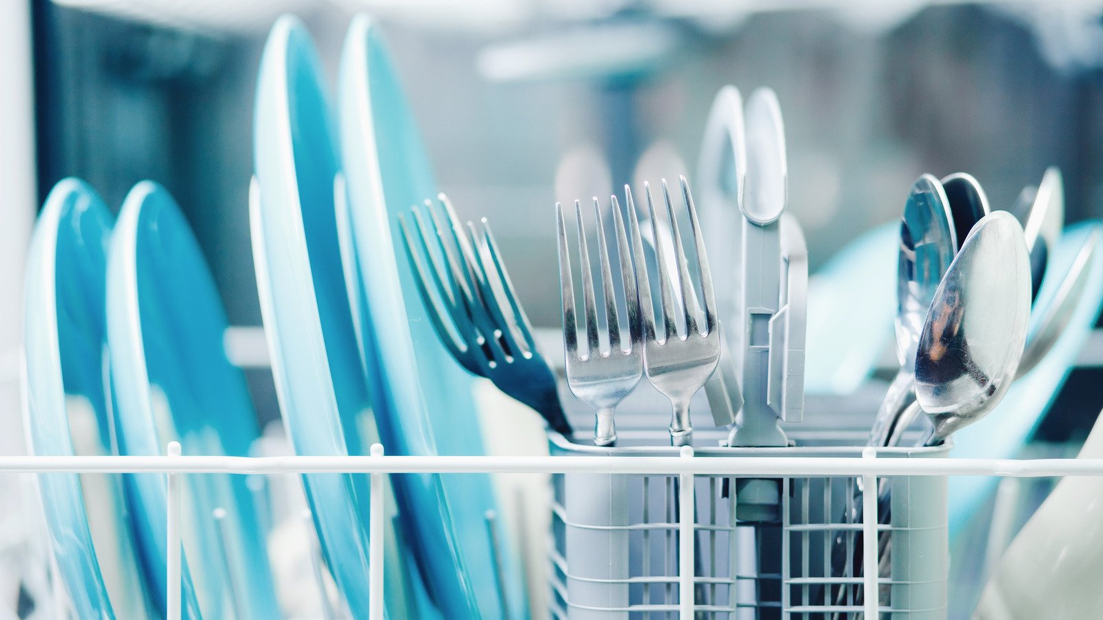 What To Do If Your Dishes Come Out Spotty - House Digest