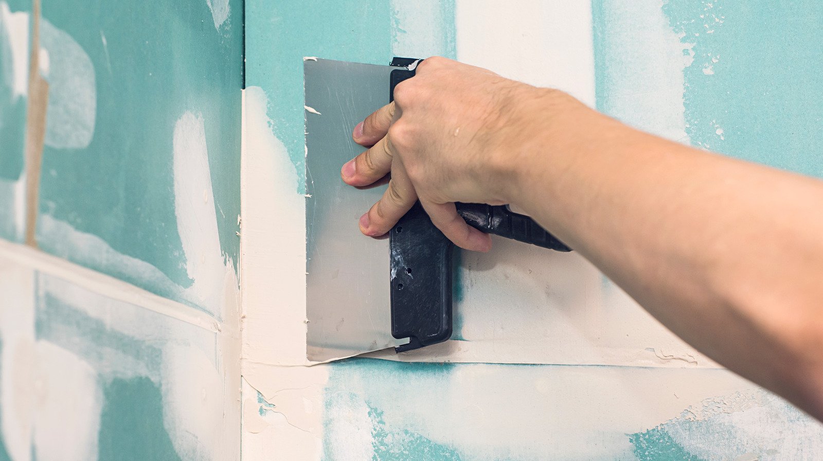 Here's What You Can Substitute For Spackle - House Digest