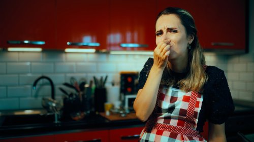 Keep Funky Kitchen Trash Can Odors At Bay With This One Smart Tip