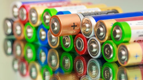 why-you-should-never-buy-batteries-for-your-home-at-dollar-general