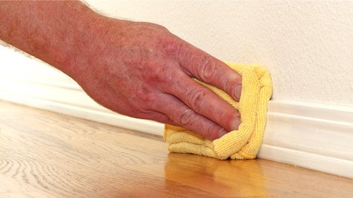 De-Grime And Brighten Up Your Dirty Doors And Baseboards With One Household Staple