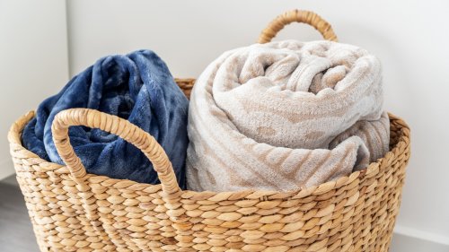 How To Wash A Fleece Blanket Without A Washing Machine