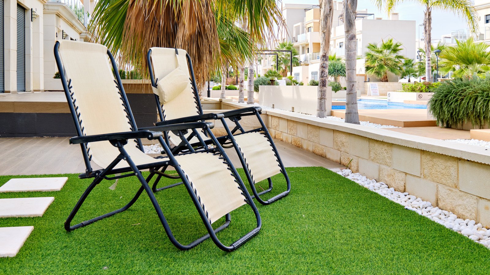 The Surprising Reason Artificial Lawn Might Not Be The Best Choice After All - House Digest