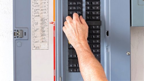 Use This Genius Trick To Always Know Which Circuit Breakers Control Your Outlets