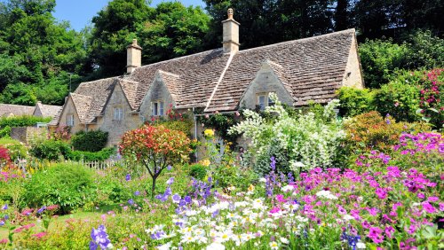 How To Design And Plant The Perfect Cottage Garden
