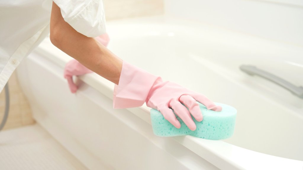 Bathroom cleaning tips - cover