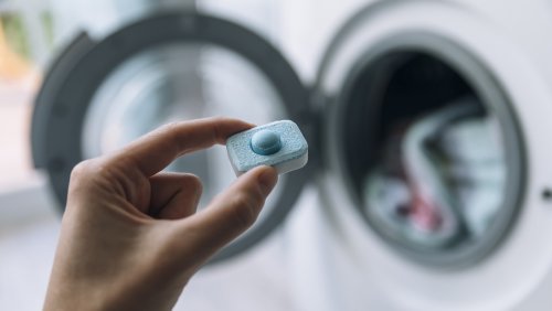 10 Mistakes Everyone Makes When Using Laundry Pods (And How To Use Them Correctly)