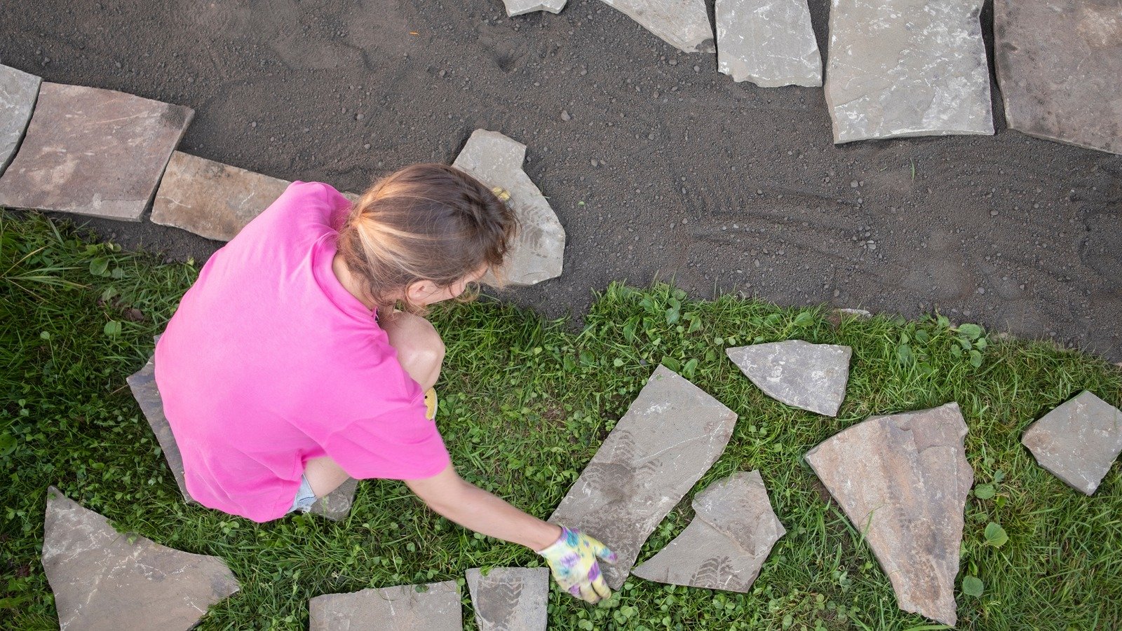 The Perfect DIY Garden Path That Will Fit In Any Yard - House Digest