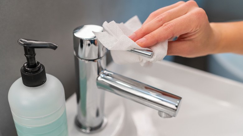The Terrible Cleaning Habit You Should Never Do In Your Bathroom