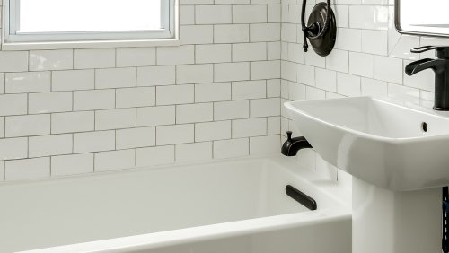 The Trick To Getting A Professional Looking Caulking Job For Your Bathtub