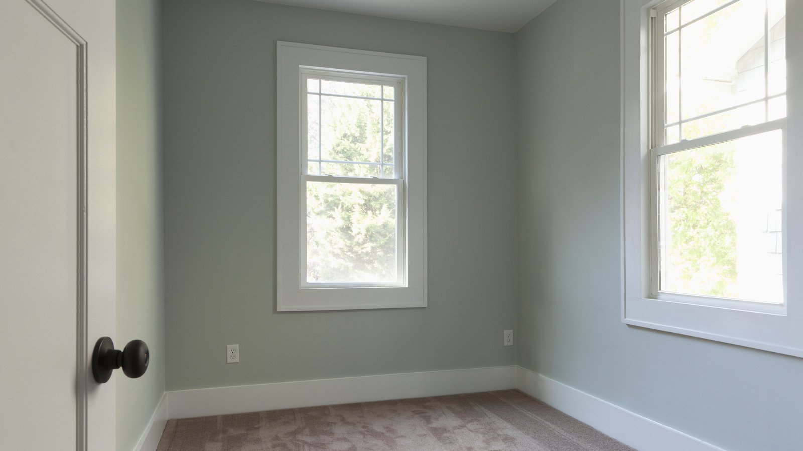 The Decor Mistake That Everyone Makes In A Small Room