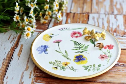 Rub On Transfers For Repurposing Thrift Store Finds