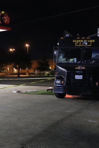 Man shot outside of popular food truck in south Houston after talking to a woman