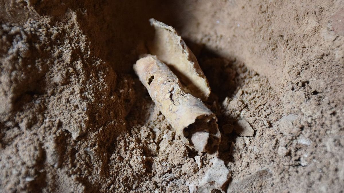 New Cave Discovered at Dead Sea Scrolls Site