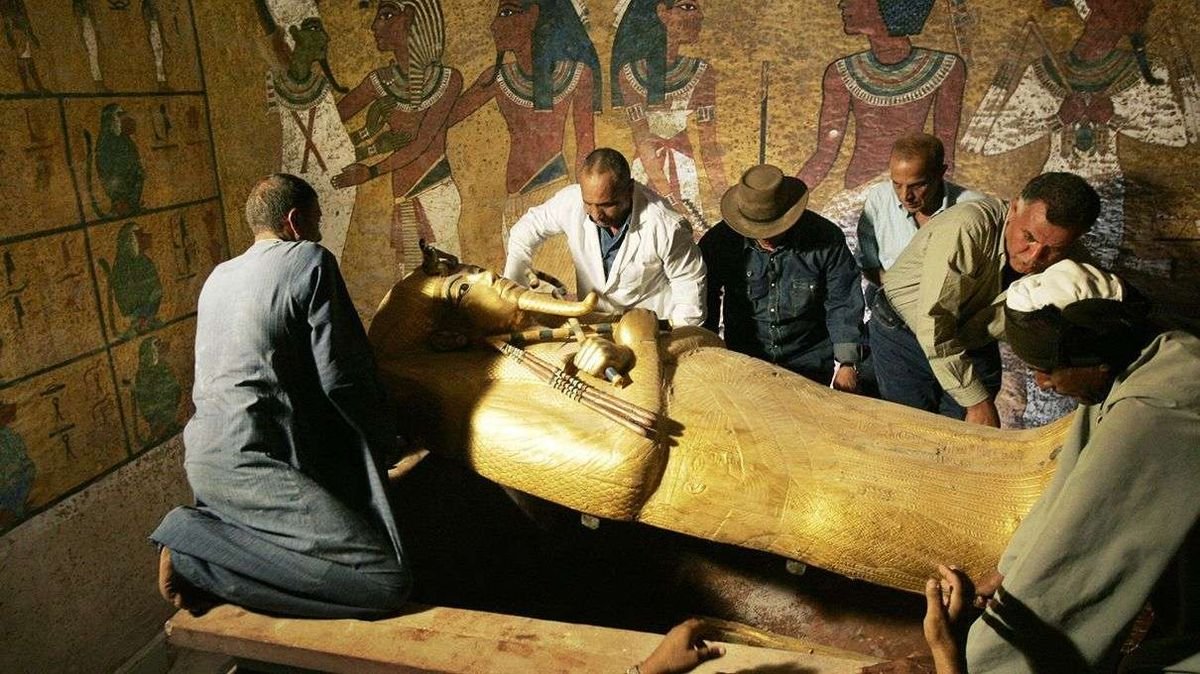 Queen Nefertiti in Secret Tomb Behind King Tut? It's Not That Simple