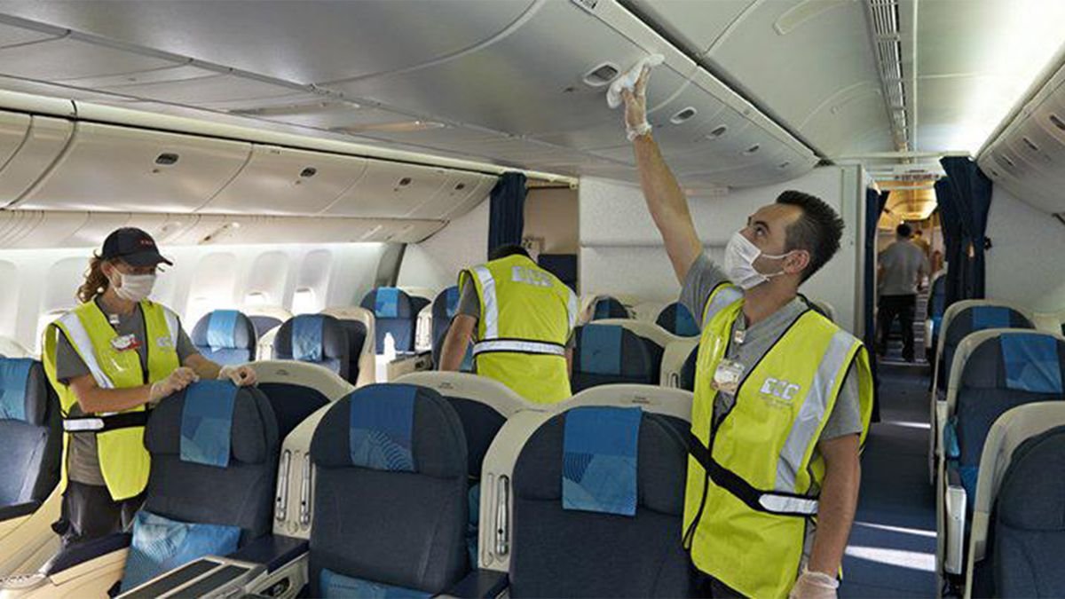 How Airlines Clean Planes So Quickly