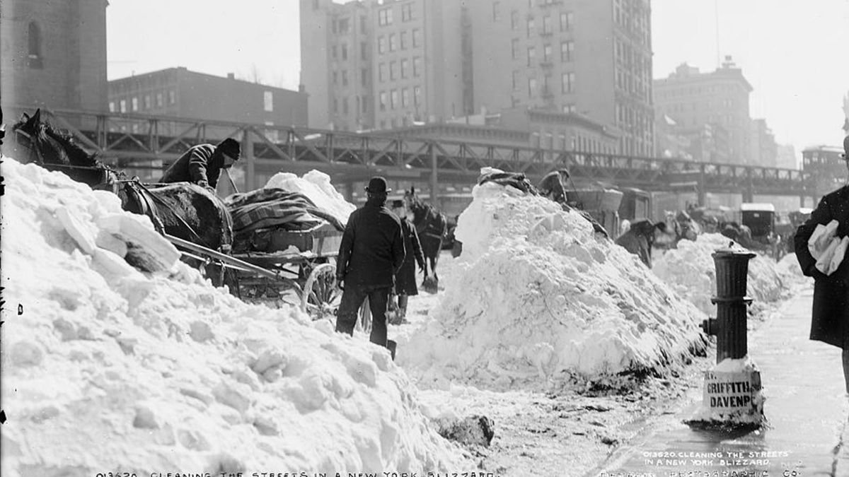 3. 10 Biggest Snowstorms of All Time