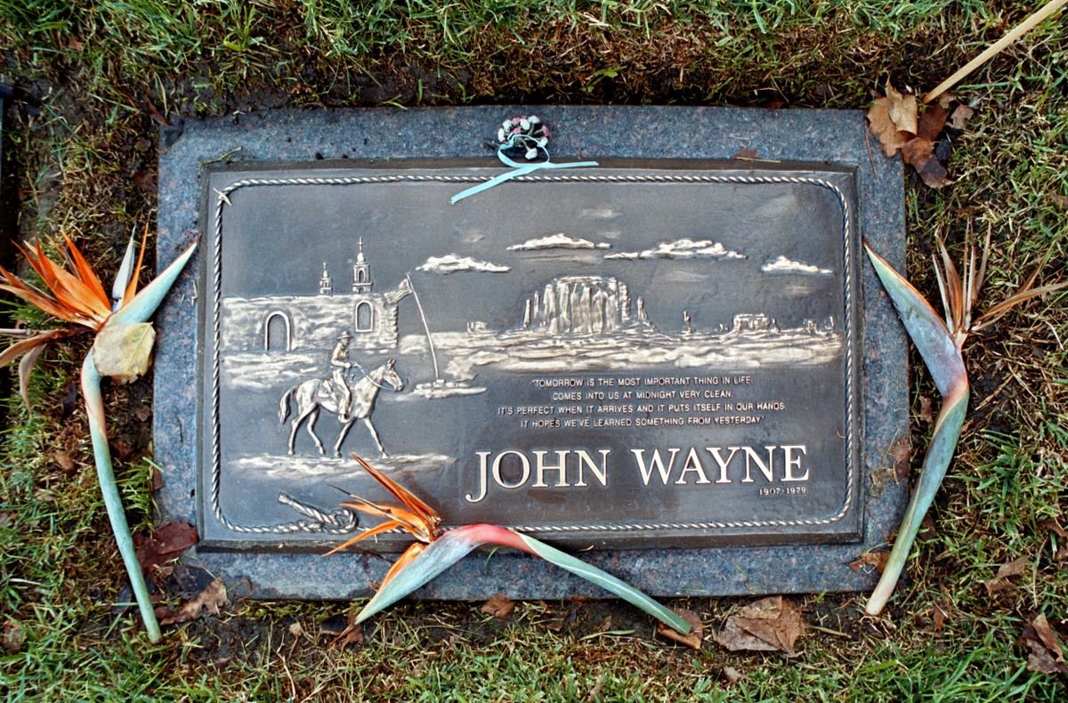10 Famous People Buried in Unmarked Graves