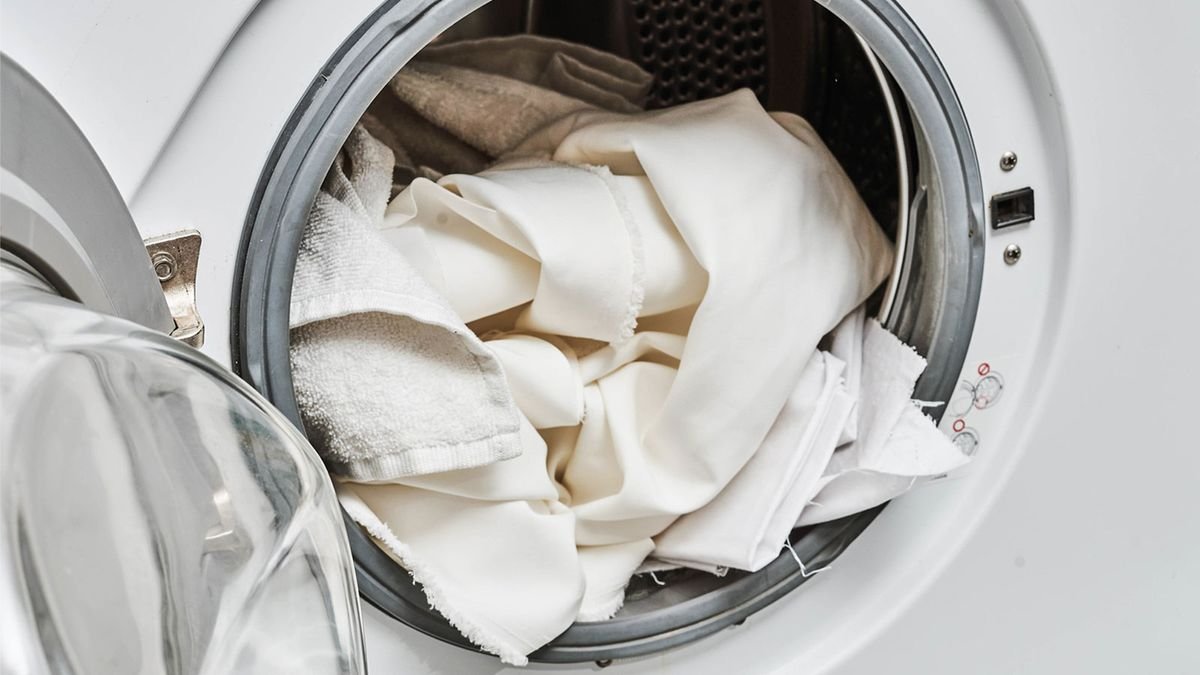 What Can You Do When Your Washing Machine Leaves Stains?