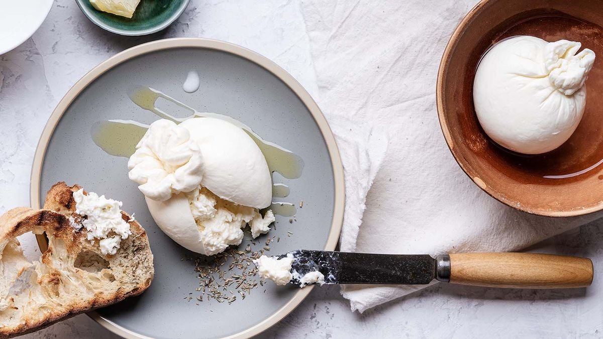 What's the Difference Between Burrata and Mozzarella?