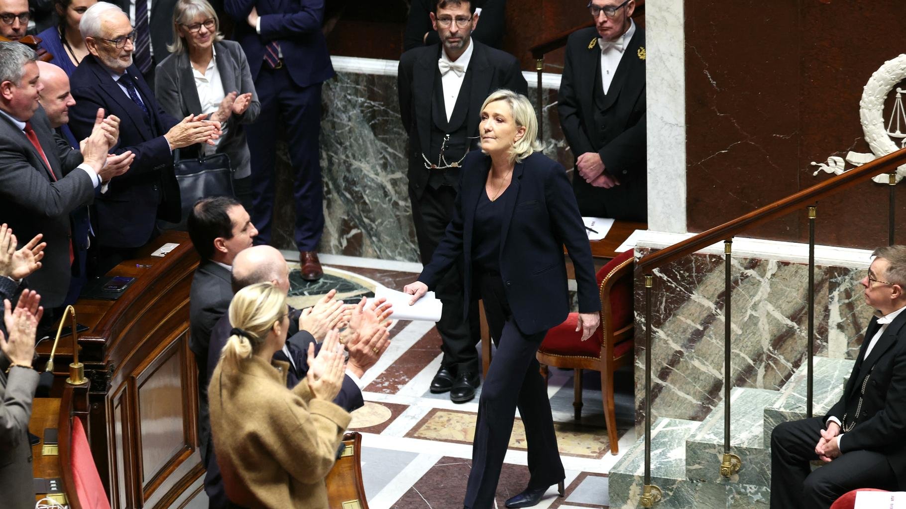 Le Rassemblement national se retrouve-t-il piégé par sa censure de Michel Barnier ?