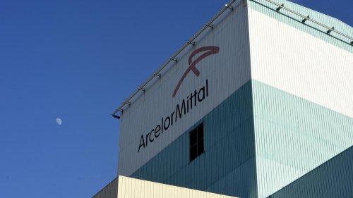 Après l’annonce des licenciements massifs chez ArcelorMittal, l’État sommé d’intervenir