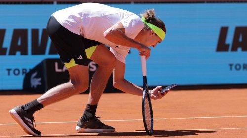 Alexander Zverev a dégainé son smartphone en plein match dénonçant une mauvaise décision arbitrale