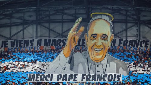 Marseille-Brest : le dernier salut du pape François au Vélodrome avec ce tifo géant