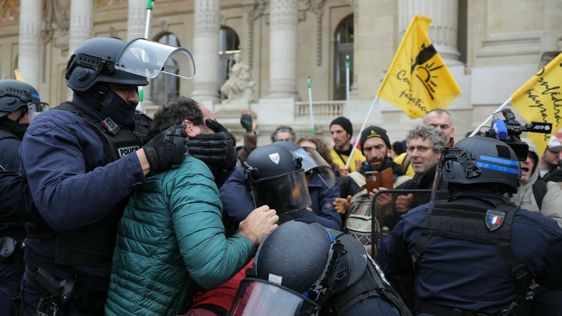 Des agriculteurs de la Confédération paysanne interpellés, elle dénonce le « 2 poids, 2 mesures » par rapport à la FNSEA